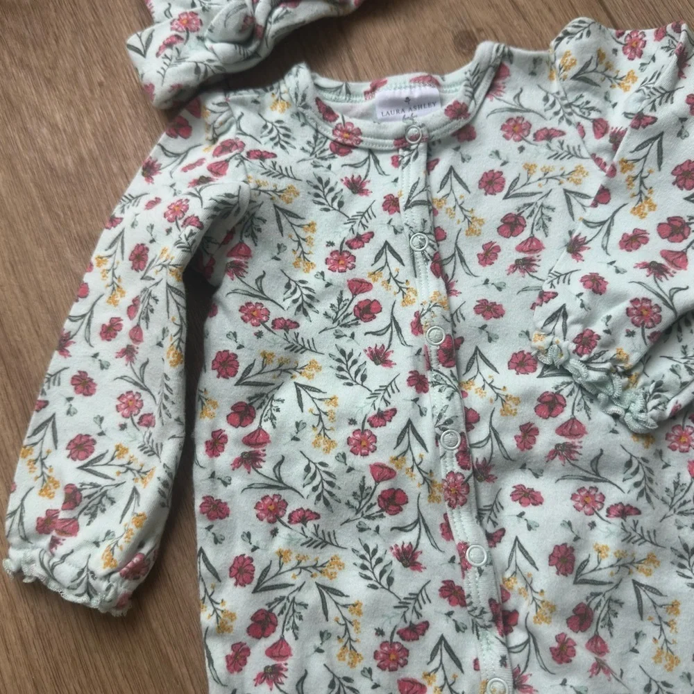 Laura Ashley Baby Floral Print 6-9M Button Up Sleeper with Matching Hat